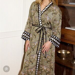 Plus Size 1X/2X Printfresh Eco Satin Robe in Bagheera